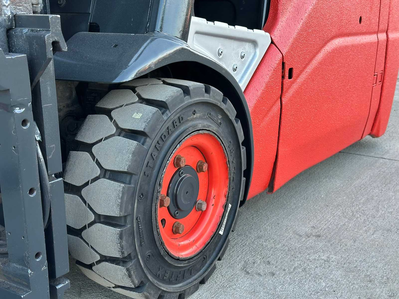 LINDE - E16L-01 - ELECTRIC FORKLIFT TRUCKS - 2012 - Вилочный погрузчик: фото 4 LINDE - E16L-01 - ELECTRIC FORKLIFT TRUCKS - 2012 - Вилочный погрузчик: фото 4