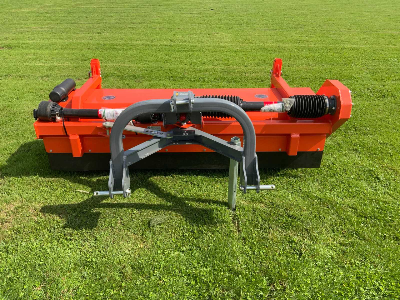 Loma Sweeper SWLT190 - Фронтальный погрузчик для трактора: фото 4 Loma Sweeper SWLT190 - Фронтальный погрузчик для трактора: фото 4