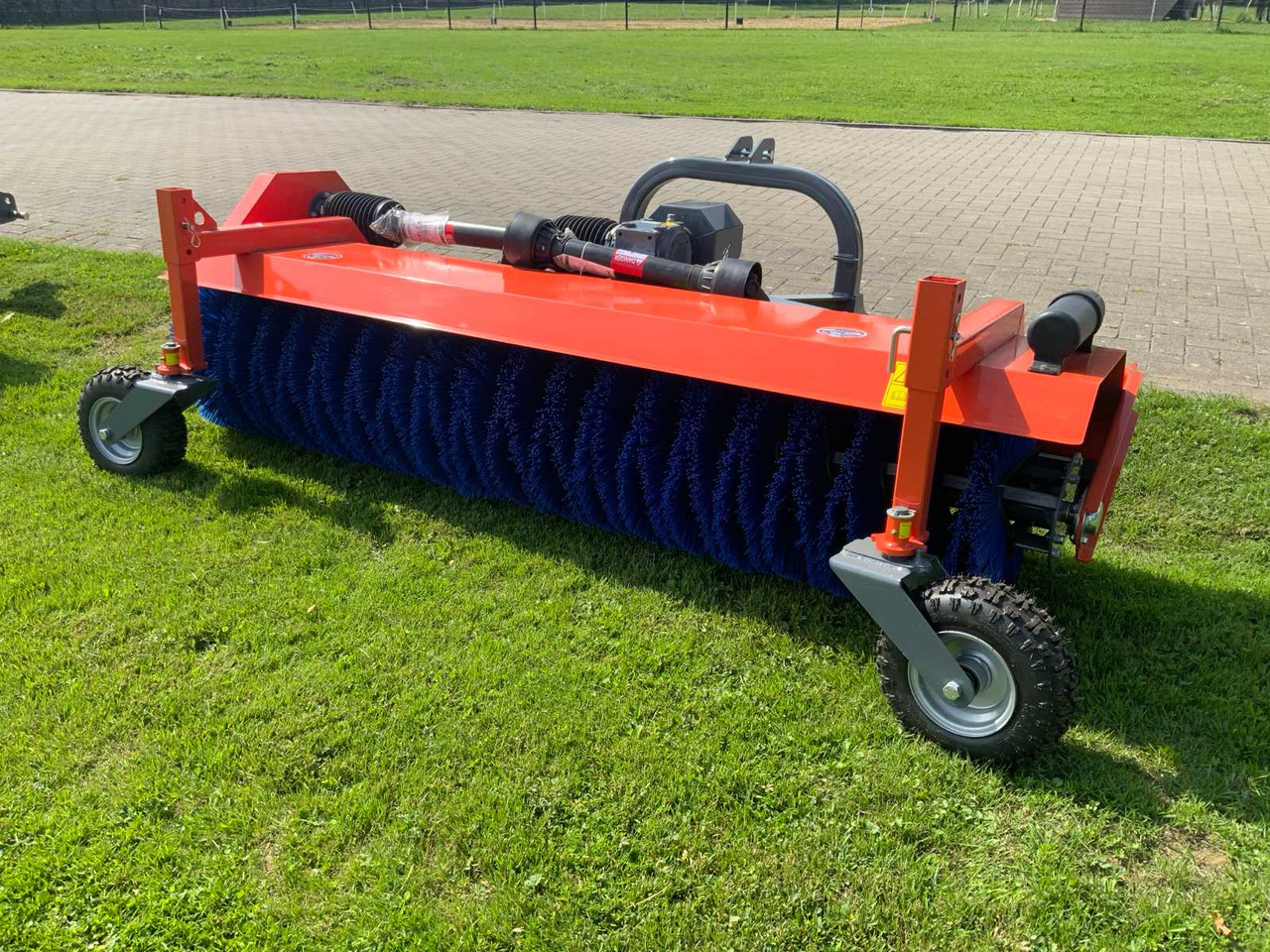Loma Sweeper SWLT220 - Фронтальный погрузчик для трактора: фото 1 Loma Sweeper SWLT220 - Фронтальный погрузчик для трактора: фото 1