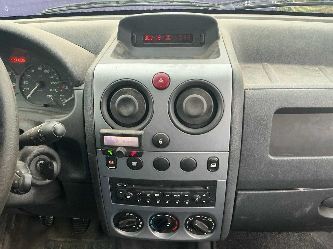 Лёгкий коммерческий автомобиль 2005 - PEUGEOT - PARTNER - 170C 1.9 D AVANTAGE - COMMERCIAL VEHICLE: фото 8 Лёгкий коммерческий автомобиль 2005 - PEUGEOT - PARTNER - 170C 1.9 D AVANTAGE - COMMERCIAL VEHICLE: фото 8