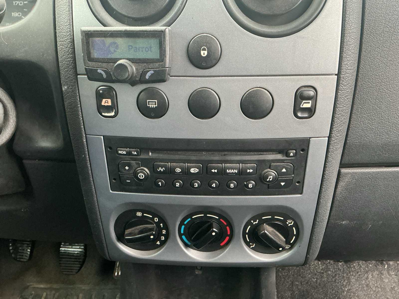 Лёгкий коммерческий автомобиль 2005 - PEUGEOT - PARTNER - 170C 1.9 D AVANTAGE - COMMERCIAL VEHICLE: фото 9 Лёгкий коммерческий автомобиль 2005 - PEUGEOT - PARTNER - 170C 1.9 D AVANTAGE - COMMERCIAL VEHICLE: фото 9