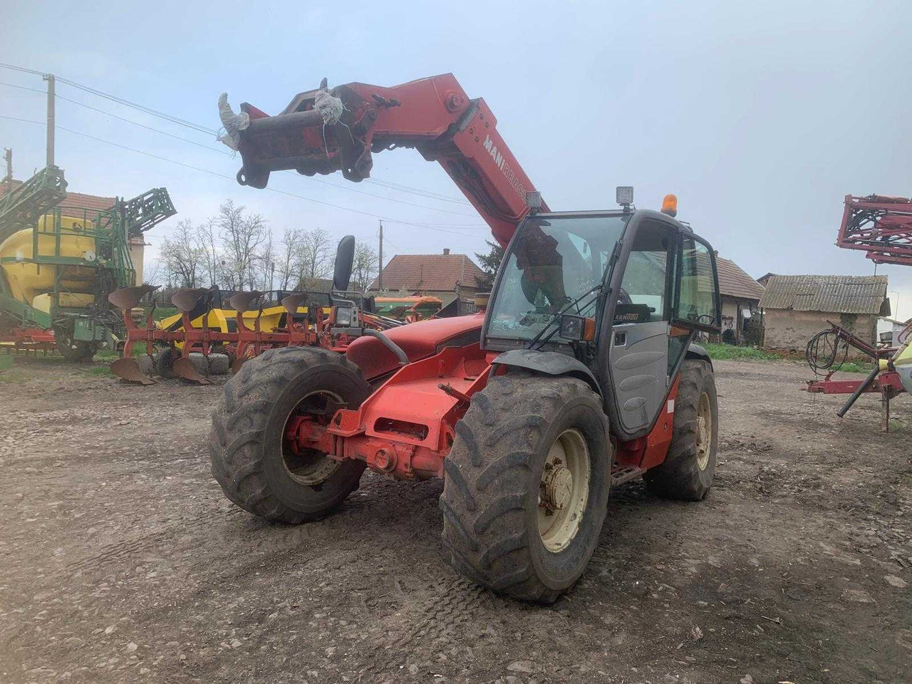 MANITOU - Фронтальный погрузчик для трактора: фото 1 MANITOU - Фронтальный погрузчик для трактора: фото 1
