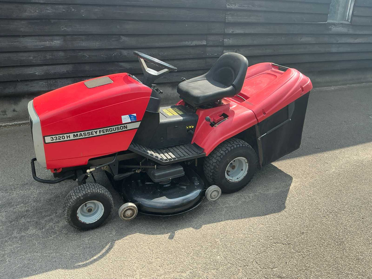 Massey Ferguson MF 122 Hydro - Газонокосилка: фото 1 Massey Ferguson MF 122 Hydro - Газонокосилка: фото 1