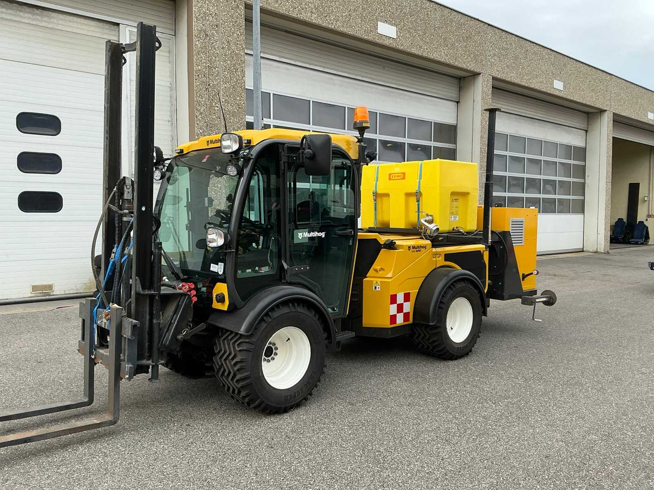 Multihog Zugmaschine - Коммунальный трактор: фото 1 Multihog Zugmaschine - Коммунальный трактор: фото 1