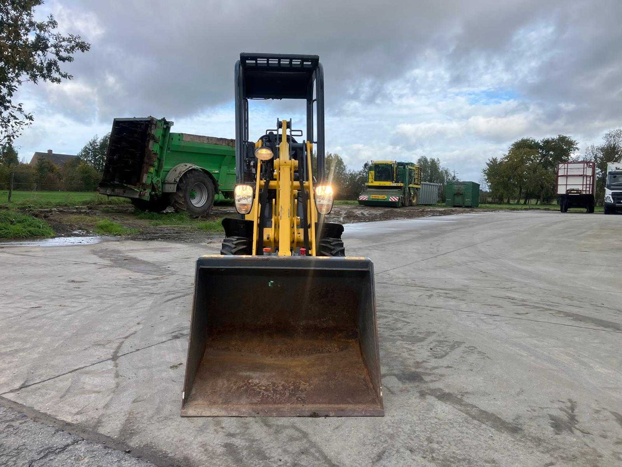 Mustang AL 100 - Колёсный погрузчик: фото 5 Mustang AL 100 - Колёсный погрузчик: фото 5