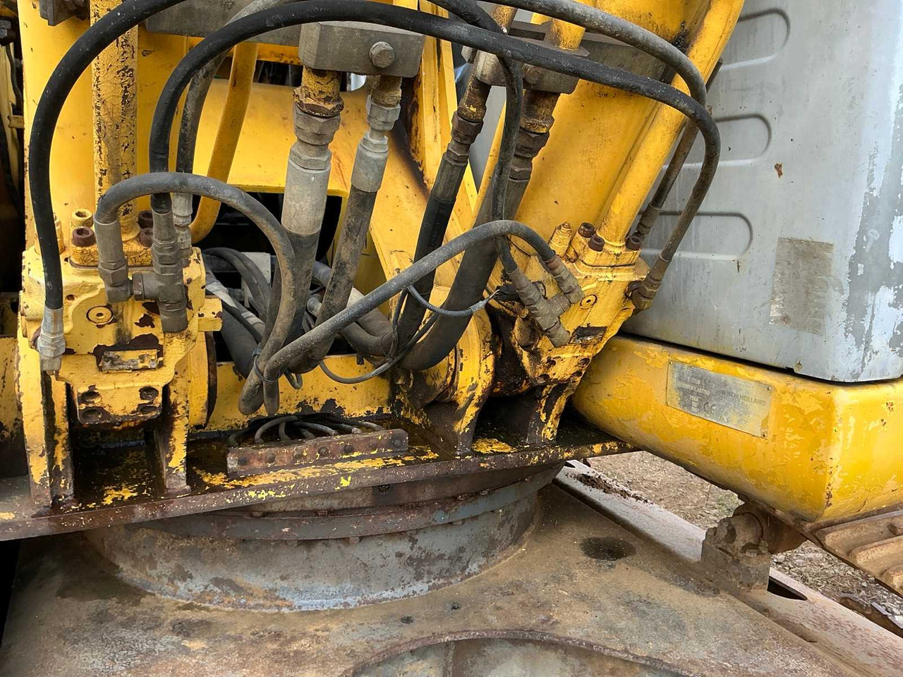 Гусеничный экскаватор NEW HOLLAND KOBELCO E 215B: фото 17