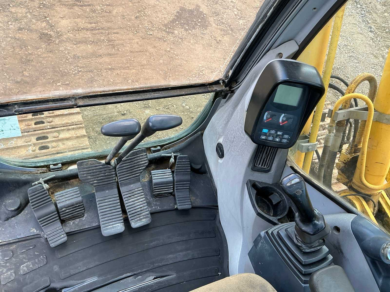 Гусеничный экскаватор NEW HOLLAND KOBELCO E 215B: фото 7