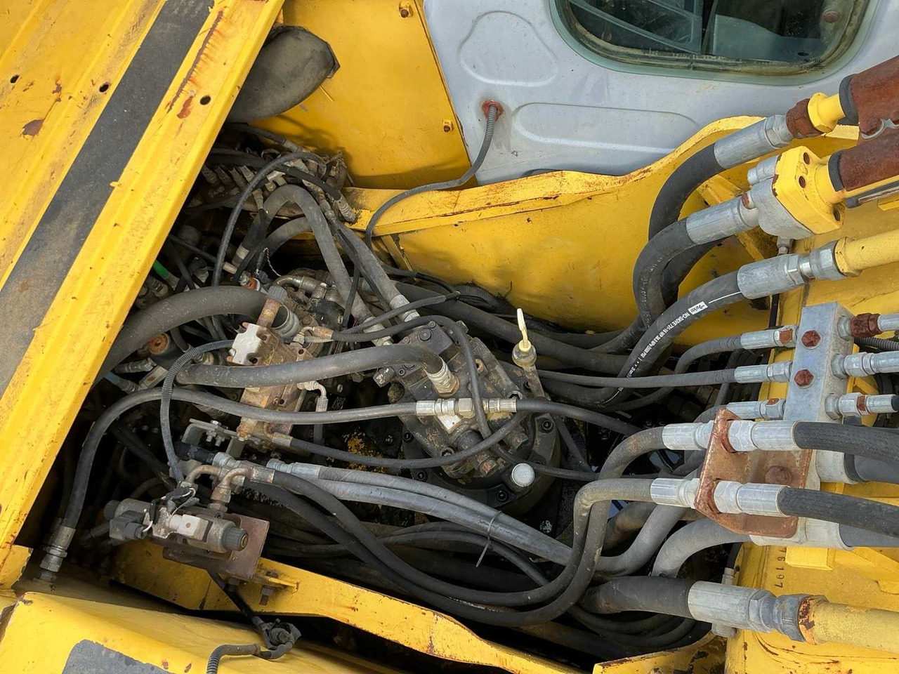 Гусеничный экскаватор NEW HOLLAND KOBELCO E 215B: фото 11