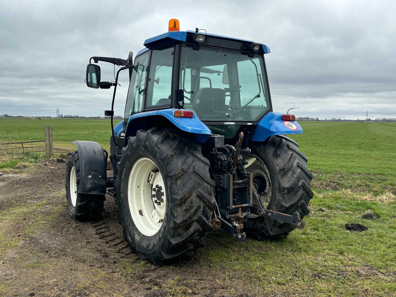 New Holland ts90 - Трактор: фото 4 New Holland ts90 - Трактор: фото 4
