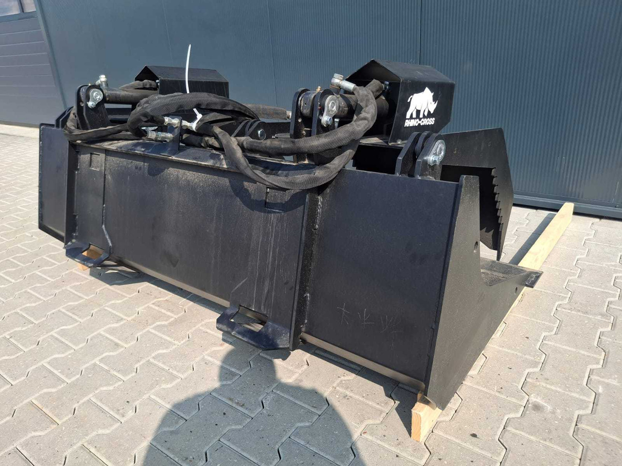 Rhino-cross 72 inch grapple Bucket - Техника для обработки почвы: фото 2 Rhino-cross 72 inch grapple Bucket - Техника для обработки почвы: фото 2