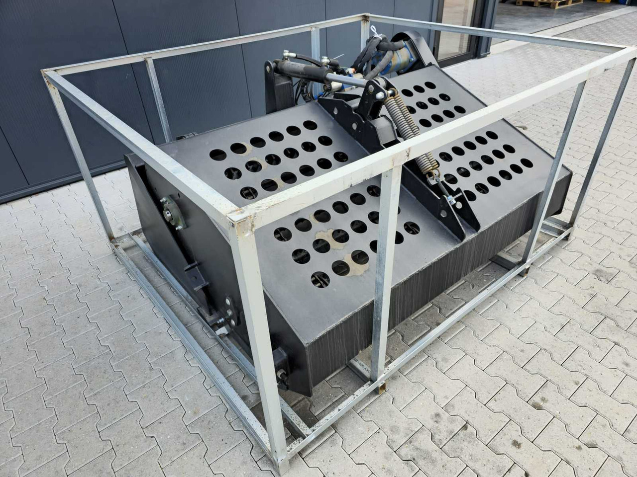 Rhino-cross Landscape rake - Техника для обработки почвы: фото 3 Rhino-cross Landscape rake - Техника для обработки почвы: фото 3