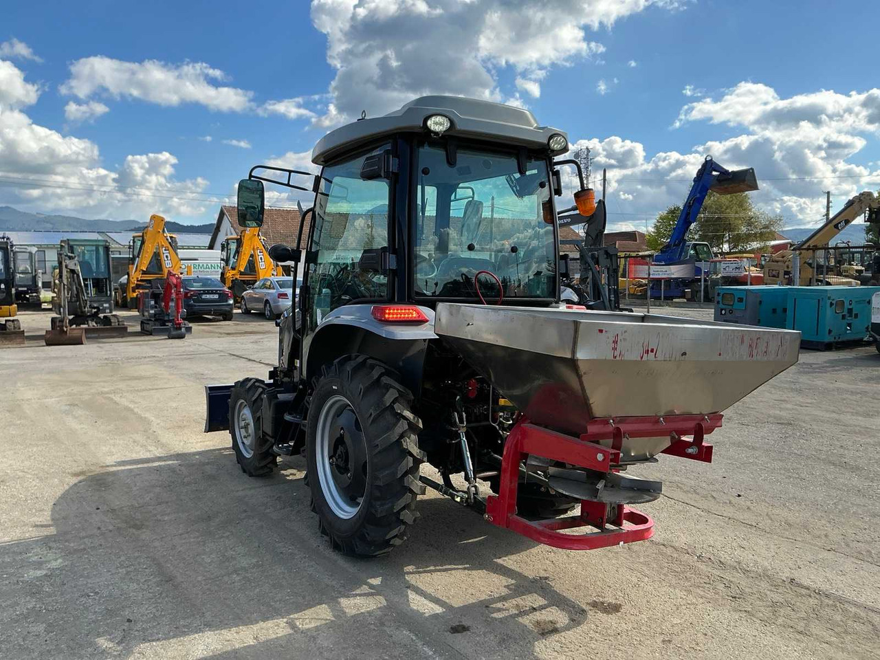 SAILLONG Scout XT 404 - Трактор: фото 3 SAILLONG Scout XT 404 - Трактор: фото 3