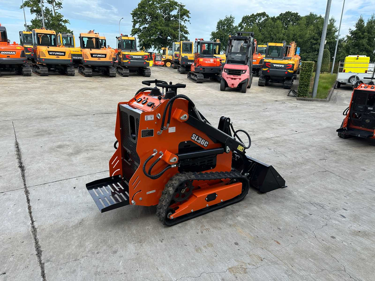 SDLOOL SL36C - Мини-погрузчик с бортовым поворотом: фото 4 SDLOOL SL36C - Мини-погрузчик с бортовым поворотом: фото 4