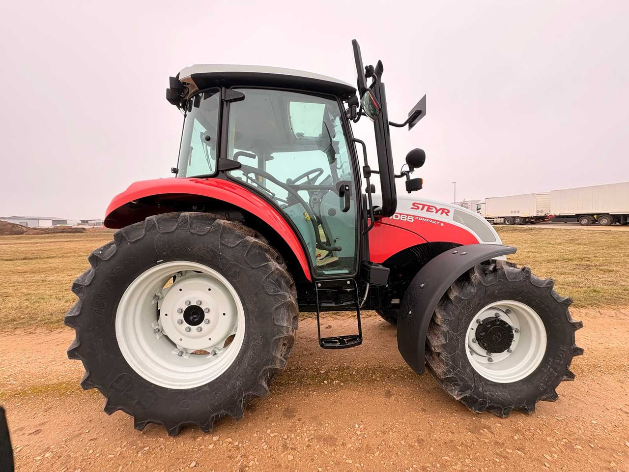 STEYR 4065 S - COMPACT ALL-WHEEL DRIVE TRACTOR (2022) - Трактор: фото 4 STEYR 4065 S - COMPACT ALL-WHEEL DRIVE TRACTOR (2022) - Трактор: фото 4