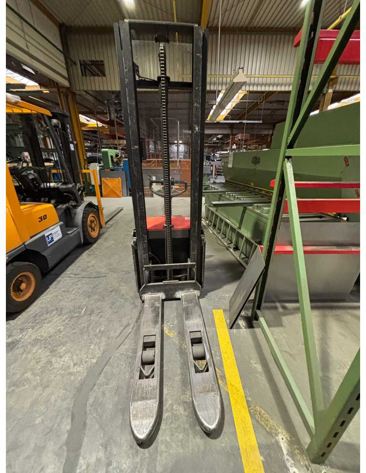 TOYOTA SWE 120 ELECTRIC PALLET TRUCK - Подъёмник: фото 5 TOYOTA SWE 120 ELECTRIC PALLET TRUCK - Подъёмник: фото 5