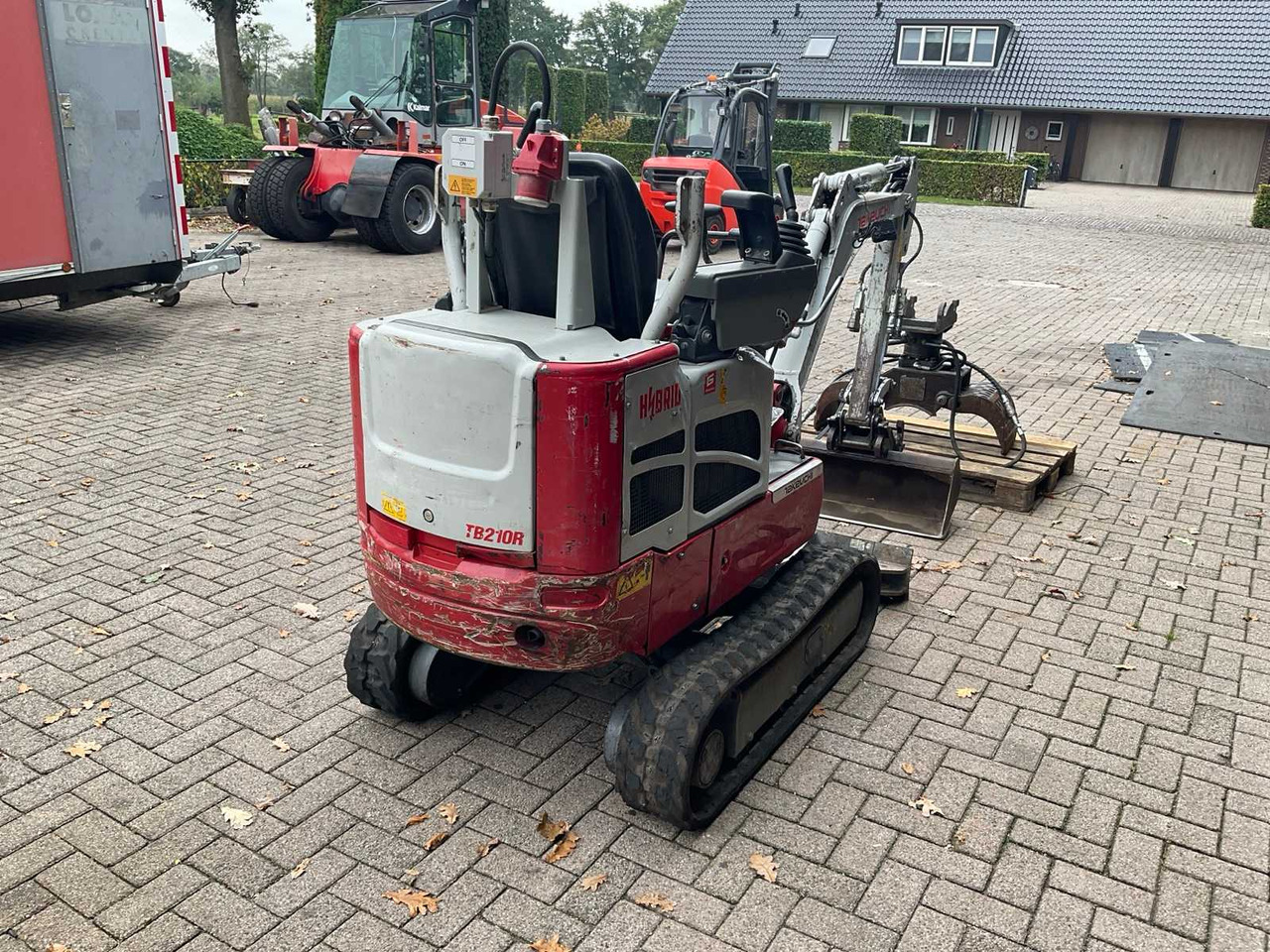 Takeuchi TB210 R - Мини-экскаватор: фото 3 Takeuchi TB210 R - Мини-экскаватор: фото 3