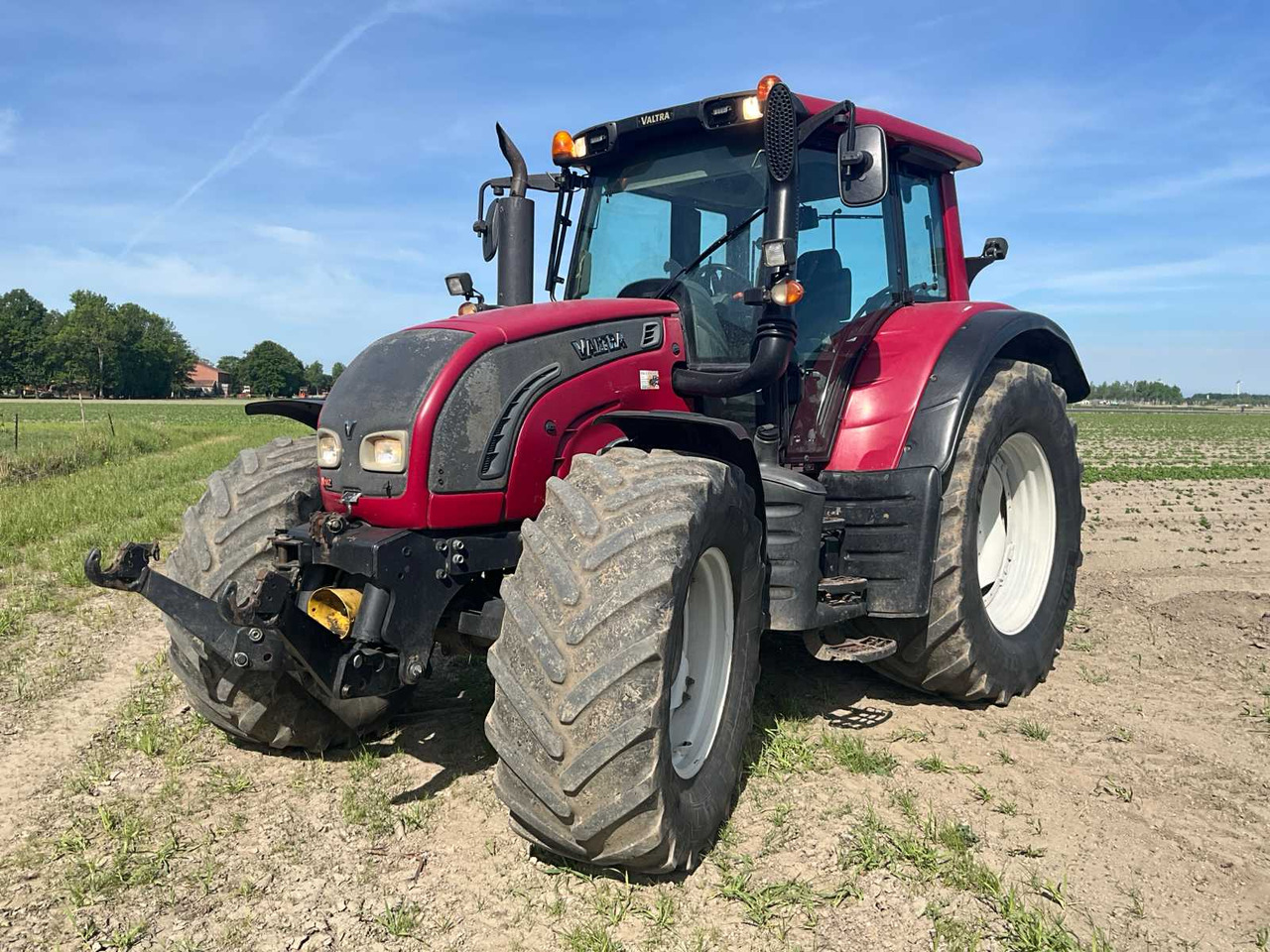Valtra N142 - Трактор: фото 1 Valtra N142 - Трактор: фото 1
