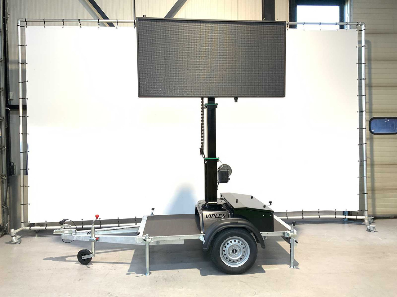 Viplex tekstkar P8 ledscherm op aanhangwagen - Строительное оборудование, Прицеп: фото 4 Viplex tekstkar P8 ledscherm op aanhangwagen - Строительное оборудование, Прицеп: фото 4