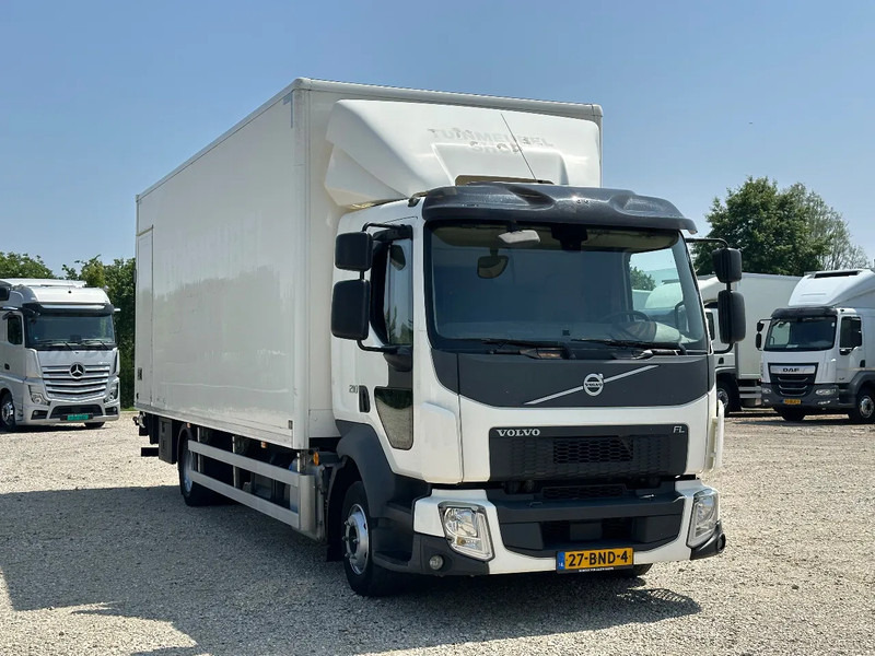 Грузовик с закрытым кузовом Volvo FL: фото 1