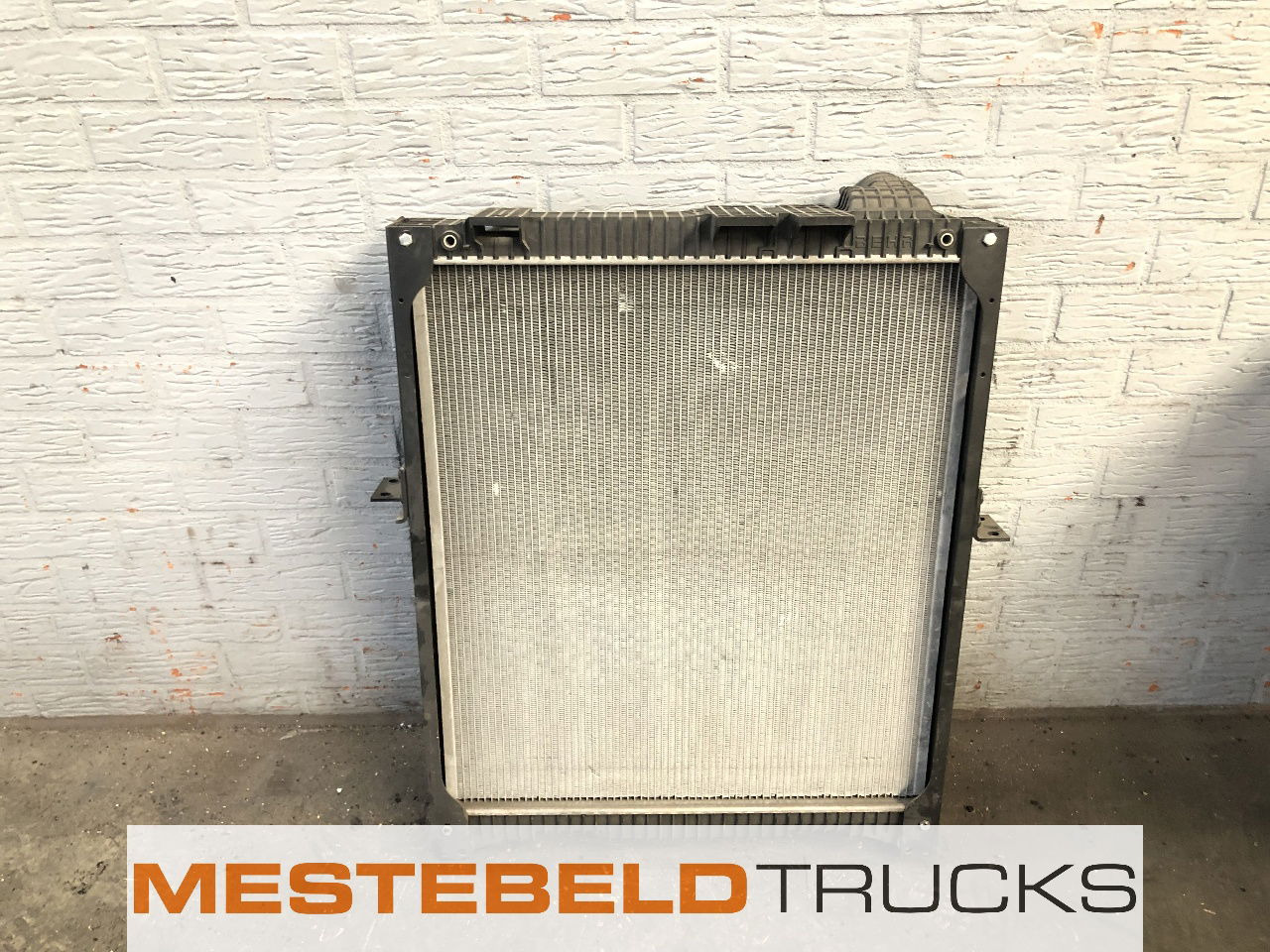Mercedes-Benz Radiateur - Система охлаждения для Грузовиков: фото 1 Mercedes-Benz Radiateur - Система охлаждения для Грузовиков: фото 1