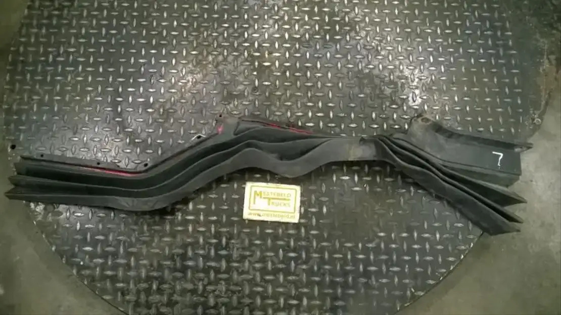 Scania G eluidsisolatiekap links - Кабина и интерьер для Грузовиков: фото 1 Scania G eluidsisolatiekap links - Кабина и интерьер для Грузовиков: фото 1