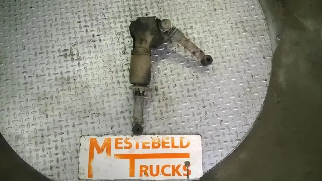 Volvo Cabinebevestiging achter - Кабина и интерьер для Грузовиков: фото 1 Volvo Cabinebevestiging achter - Кабина и интерьер для Грузовиков: фото 1