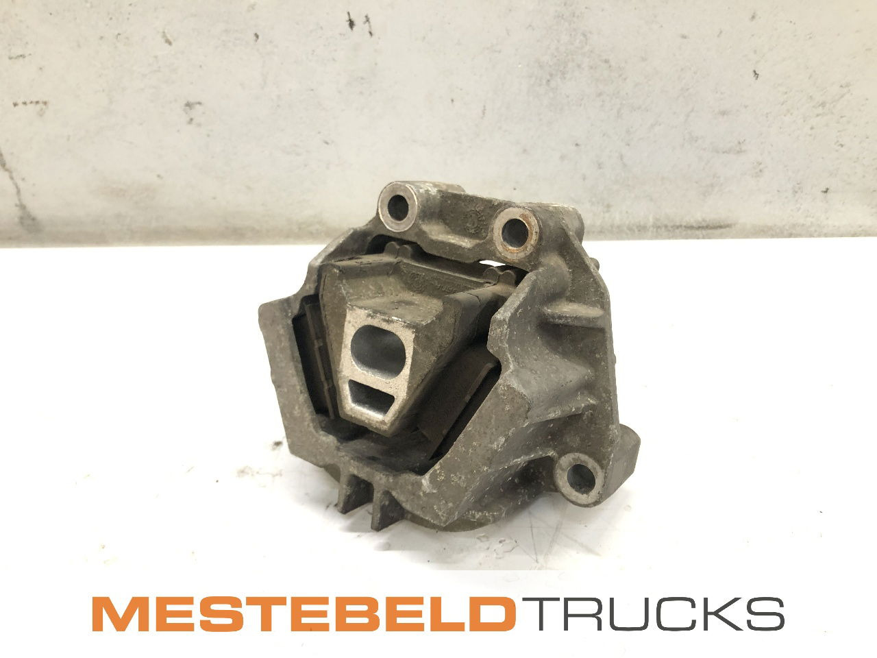 Volvo Motorsteun achter FL - Двигатель для Грузовиков: фото 1 Volvo Motorsteun achter FL - Двигатель для Грузовиков: фото 1