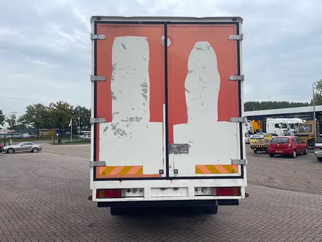 DAF XF 95.380 Euro 2 Manual-Gear - Грузовик с закрытым кузовом: фото 4 DAF XF 95.380 Euro 2 Manual-Gear - Грузовик с закрытым кузовом: фото 4