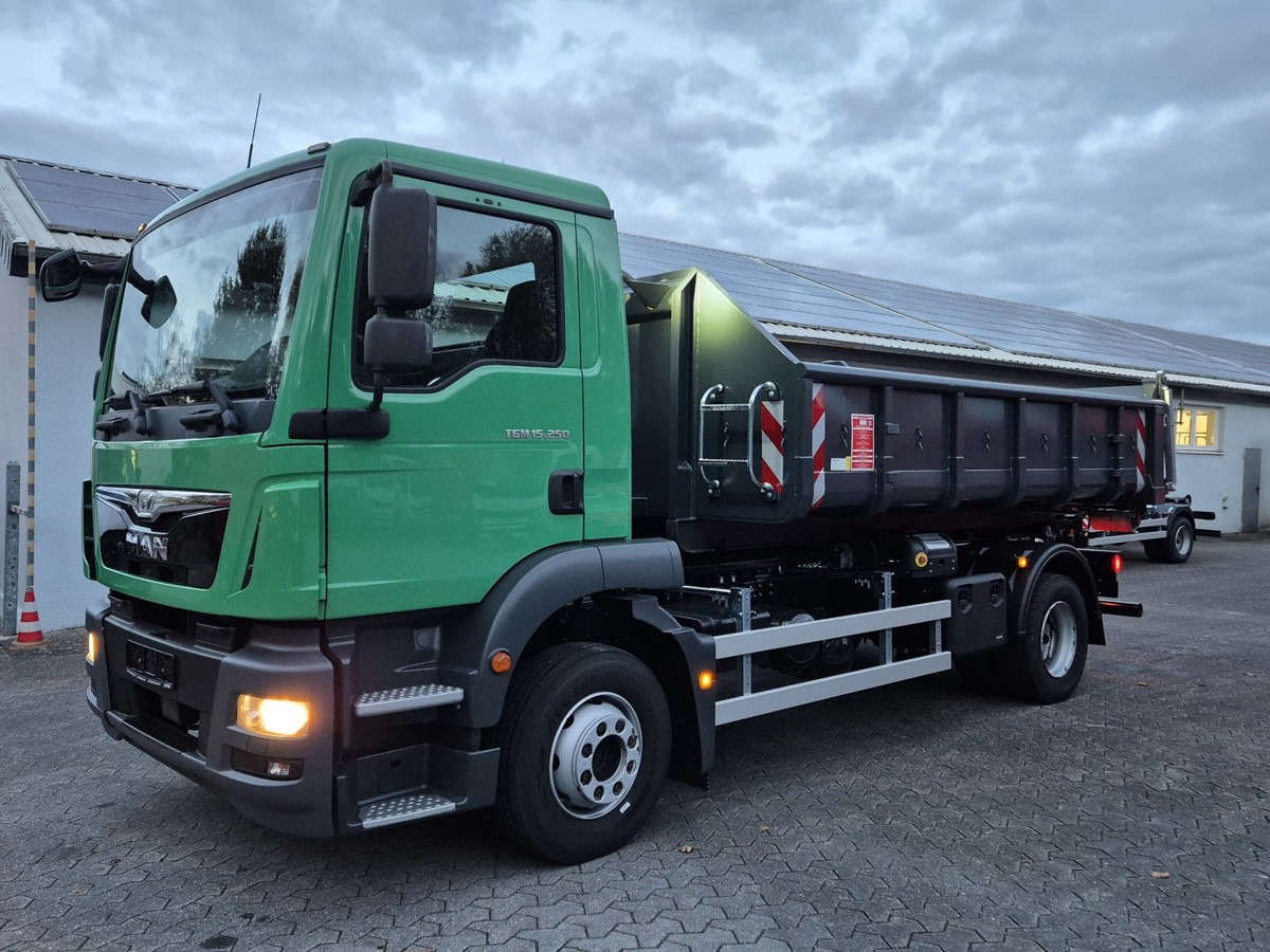 MAN TGM 15.250 Abrollkipper Multi Haken 900-1570mm - Крюковой мультилифт: фото 1 MAN TGM 15.250 Abrollkipper Multi Haken 900-1570mm - Крюковой мультилифт: фото 1