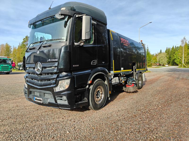Brock SL280/2 MB Actros 1833 - Подметально-уборочная машина: фото 2 Brock SL280/2 MB Actros 1833 - Подметально-уборочная машина: фото 2