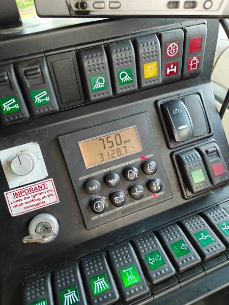 Brock SL280/2 MB Actros 1833 - Подметально-уборочная машина: фото 5 Brock SL280/2 MB Actros 1833 - Подметально-уборочная машина: фото 5