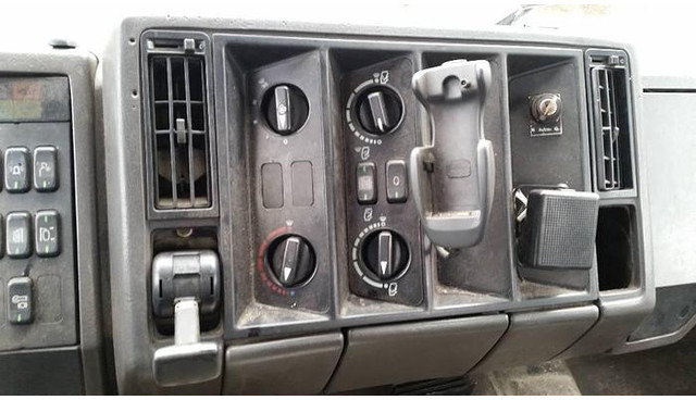 Грузовик-шасси Mercedes-Benz 2524 L: фото 12