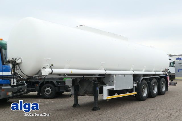 Kässbohrer STH 34/10-24/Tank 34.000 ltr./Unterbefüll./Pumpe - Полуприцеп-цистерна: фото 1 Kässbohrer STH 34/10-24/Tank 34.000 ltr./Unterbefüll./Pumpe - Полуприцеп-цистерна: фото 1
