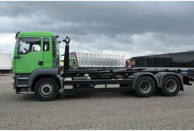 MAN 26.390 TGA BL 6x4, VDL S-21 6200, Klima, Luftfe. - Крюковой мультилифт: фото 4 MAN 26.390 TGA BL 6x4, VDL S-21 6200, Klima, Luftfe. - Крюковой мультилифт: фото 4