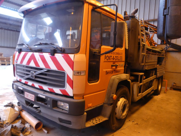 Camion hydrocureur Volvo - Грузовик-цистерна: фото 1 Camion hydrocureur Volvo - Грузовик-цистерна: фото 1