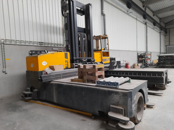 Chariot multidirectionnel Combilift ESL 14055 - Четырехсторонний погрузчик: фото 2 Chariot multidirectionnel Combilift ESL 14055 - Четырехсторонний погрузчик: фото 2