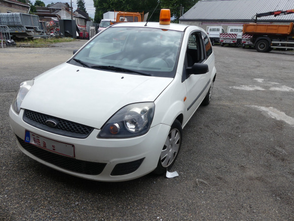 REF:TRE614 - Voiture Utilitaire Ford FIESTA TDCI (2005-101.699 km) - Грузовой электромобиль: фото 1 REF:TRE614 - Voiture Utilitaire Ford FIESTA TDCI (2005-101.699 km) - Грузовой электромобиль: фото 1