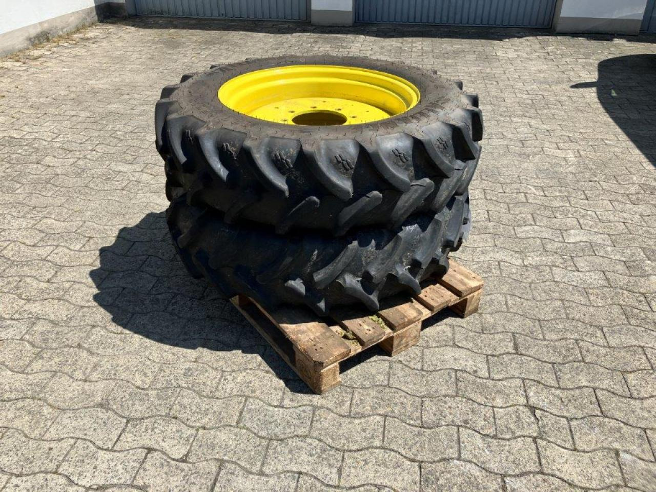Alliance 320/85R28 - Шина для Сельскохозяйственной техники: фото 1 Alliance 320/85R28 - Шина для Сельскохозяйственной техники: фото 1