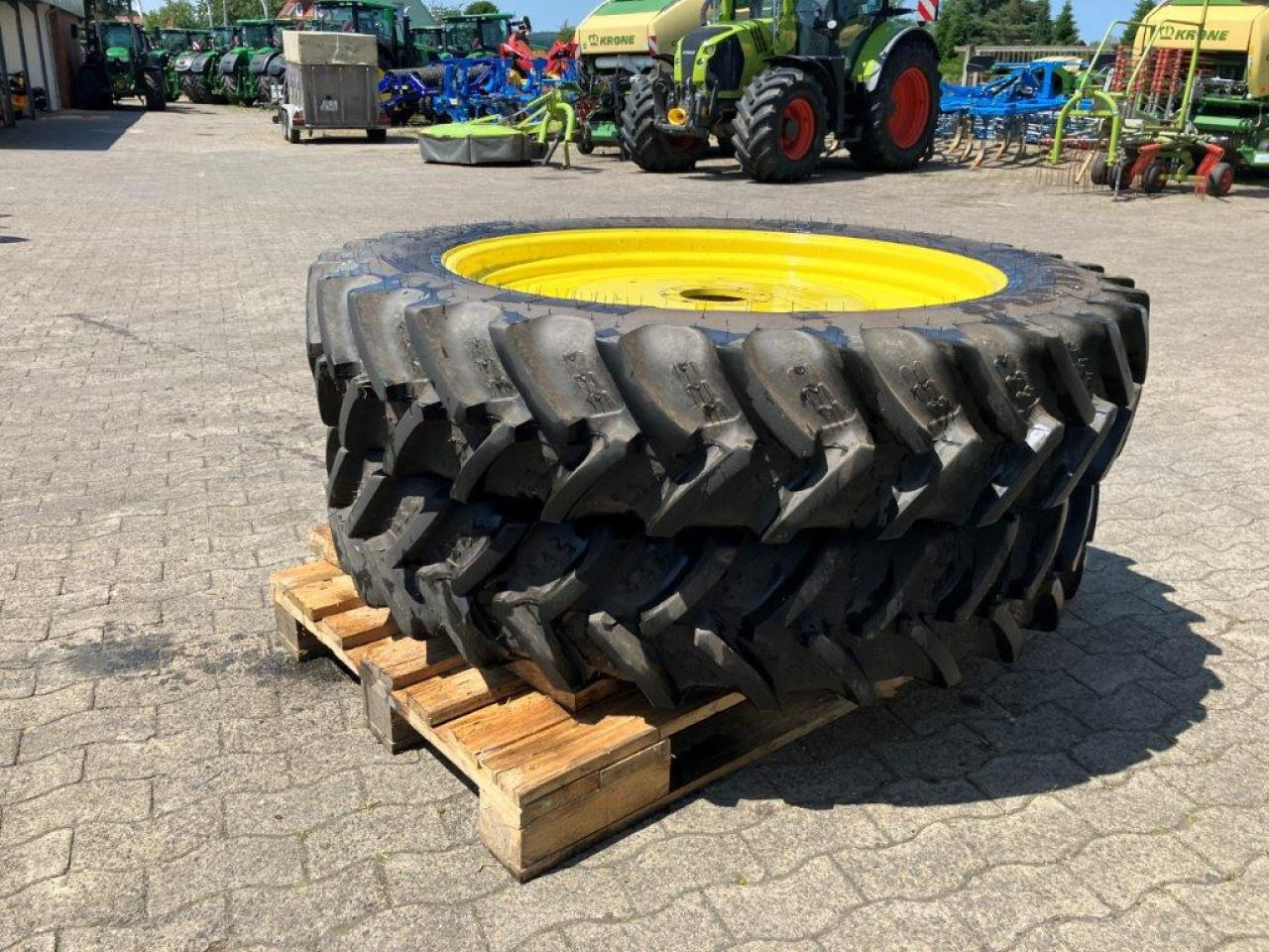 BKT 320/90R42 - Шина для Сельскохозяйственной техники: фото 2 BKT 320/90R42 - Шина для Сельскохозяйственной техники: фото 2