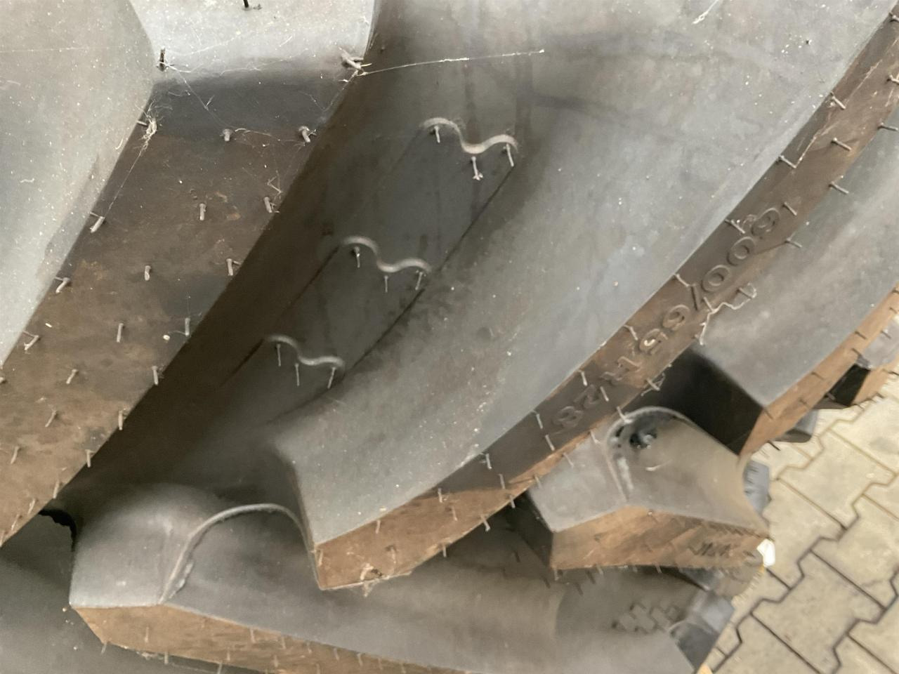 BKT 600/65R28 - Шина для Сельскохозяйственной техники: фото 5 BKT 600/65R28 - Шина для Сельскохозяйственной техники: фото 5