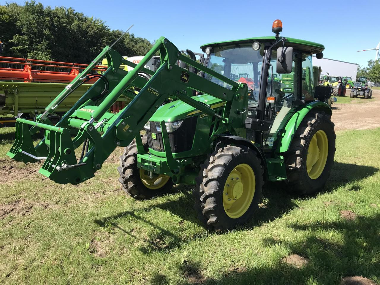 John Deere 5075E - Трактор: фото 2 John Deere 5075E - Трактор: фото 2