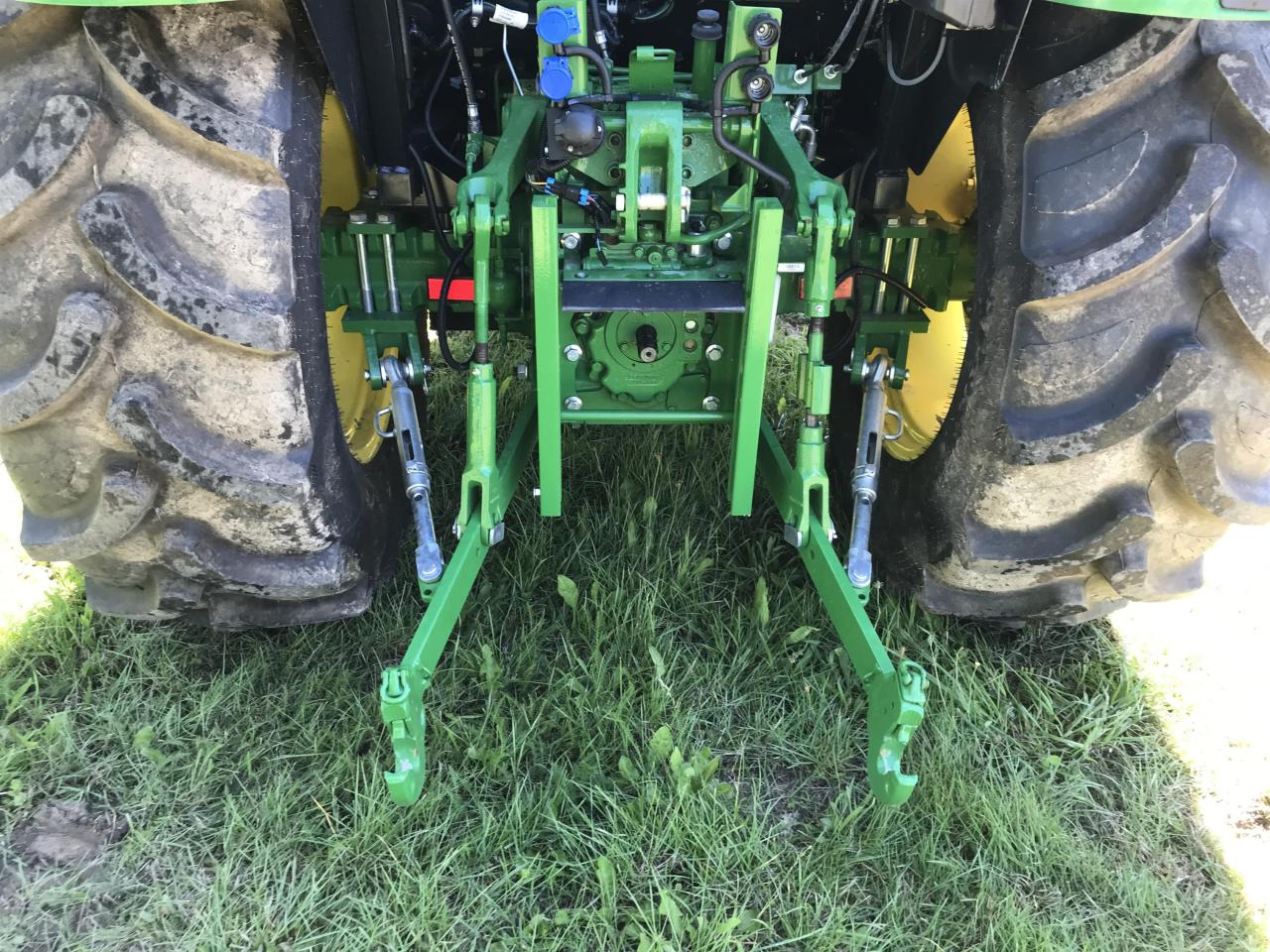 John Deere 5075E - Трактор: фото 3 John Deere 5075E - Трактор: фото 3