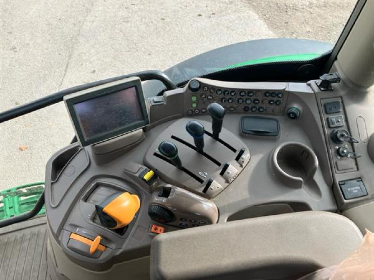 John Deere 6130R - Трактор: фото 4 John Deere 6130R - Трактор: фото 4