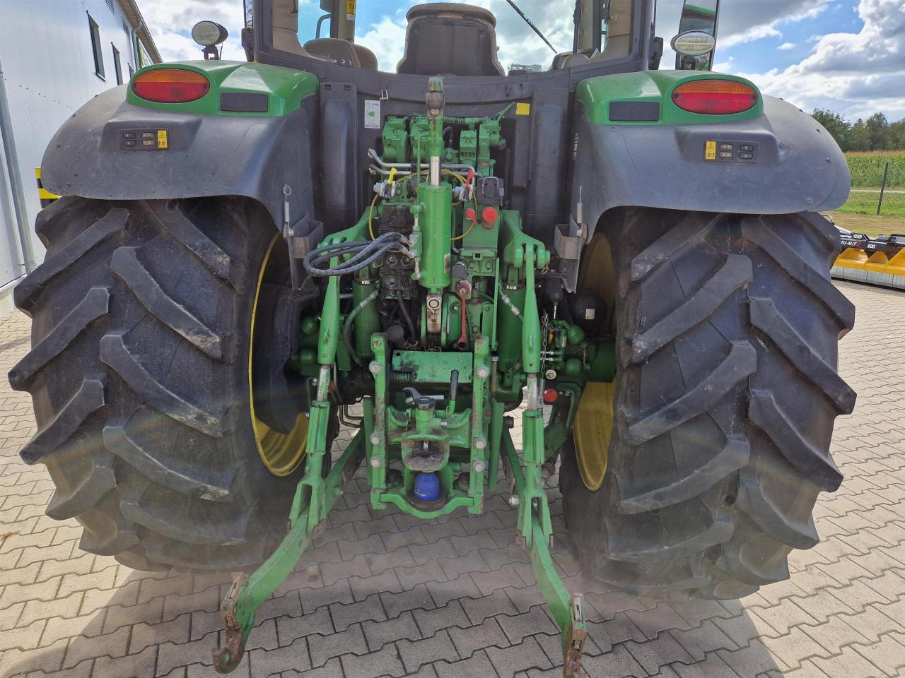 John Deere 6145R - Трактор: фото 4 John Deere 6145R - Трактор: фото 4