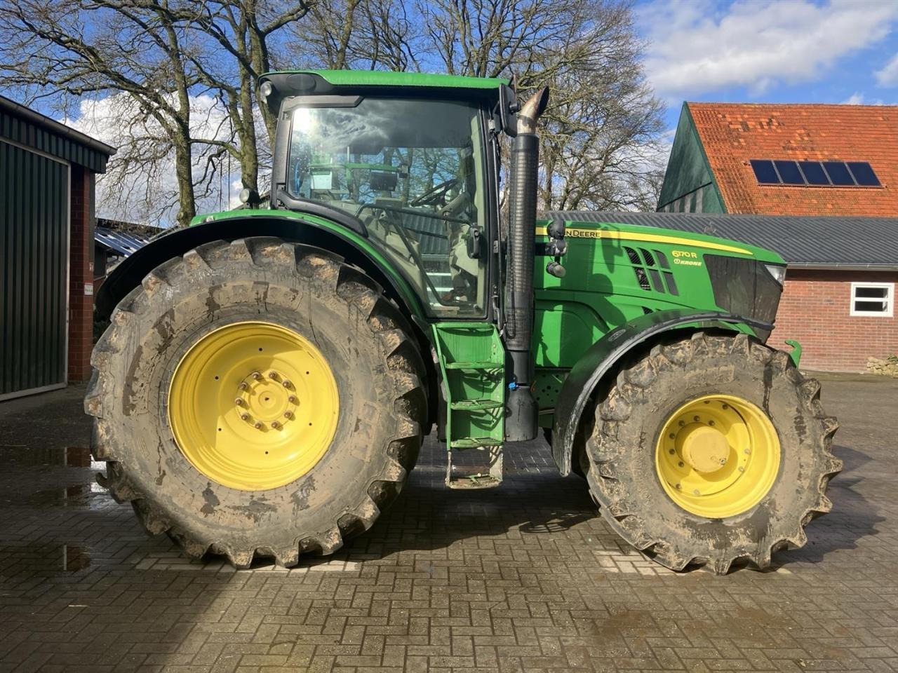 John Deere 6170R - Трактор: фото 1 John Deere 6170R - Трактор: фото 1