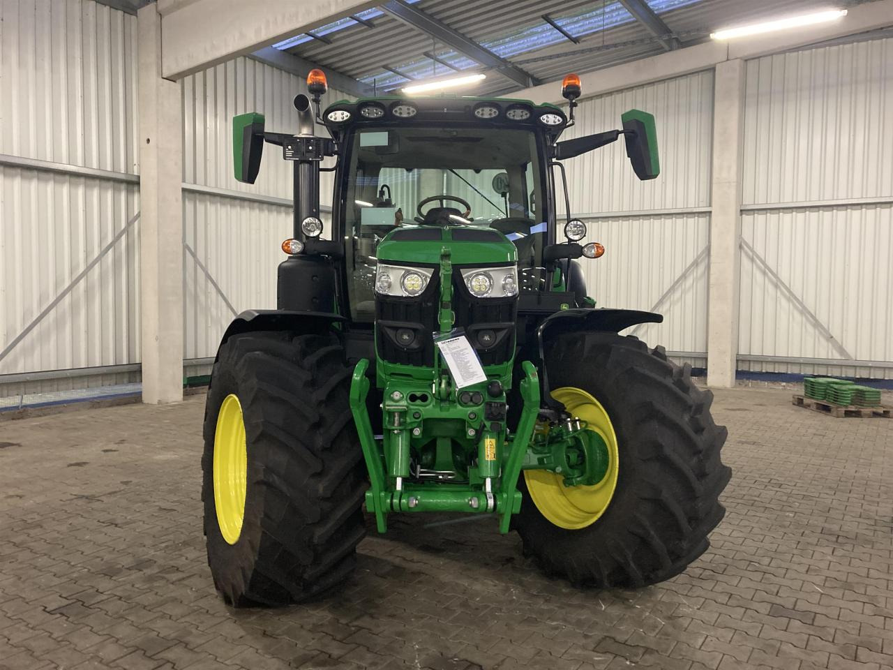 John Deere 6R 150 - Трактор: фото 3 John Deere 6R 150 - Трактор: фото 3