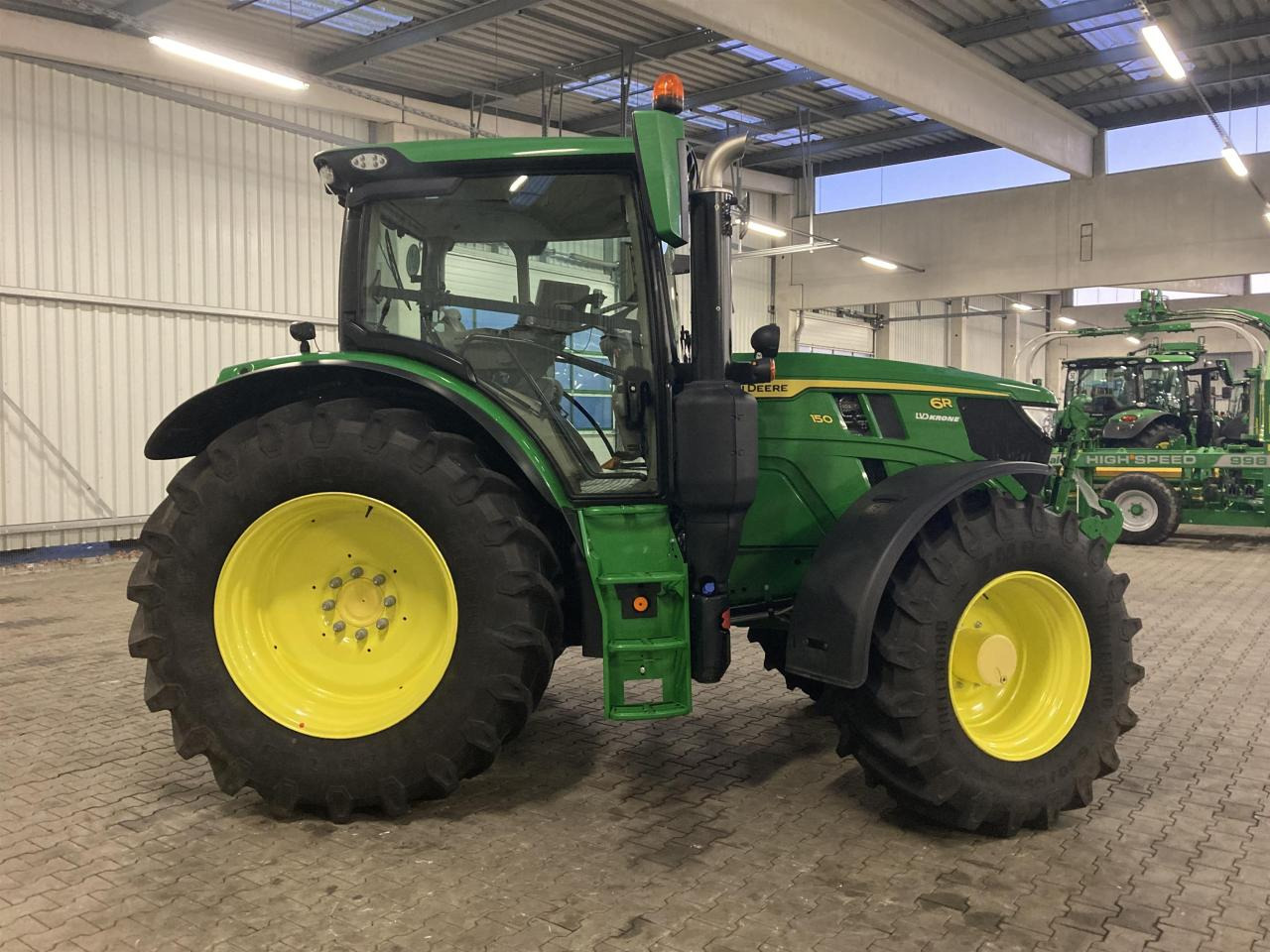 John Deere 6R 150 - Трактор: фото 4 John Deere 6R 150 - Трактор: фото 4