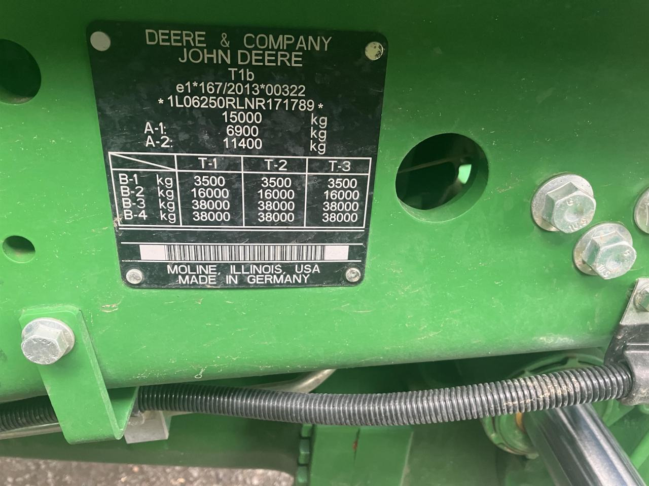 John Deere 6R 250 - Трактор: фото 5 John Deere 6R 250 - Трактор: фото 5