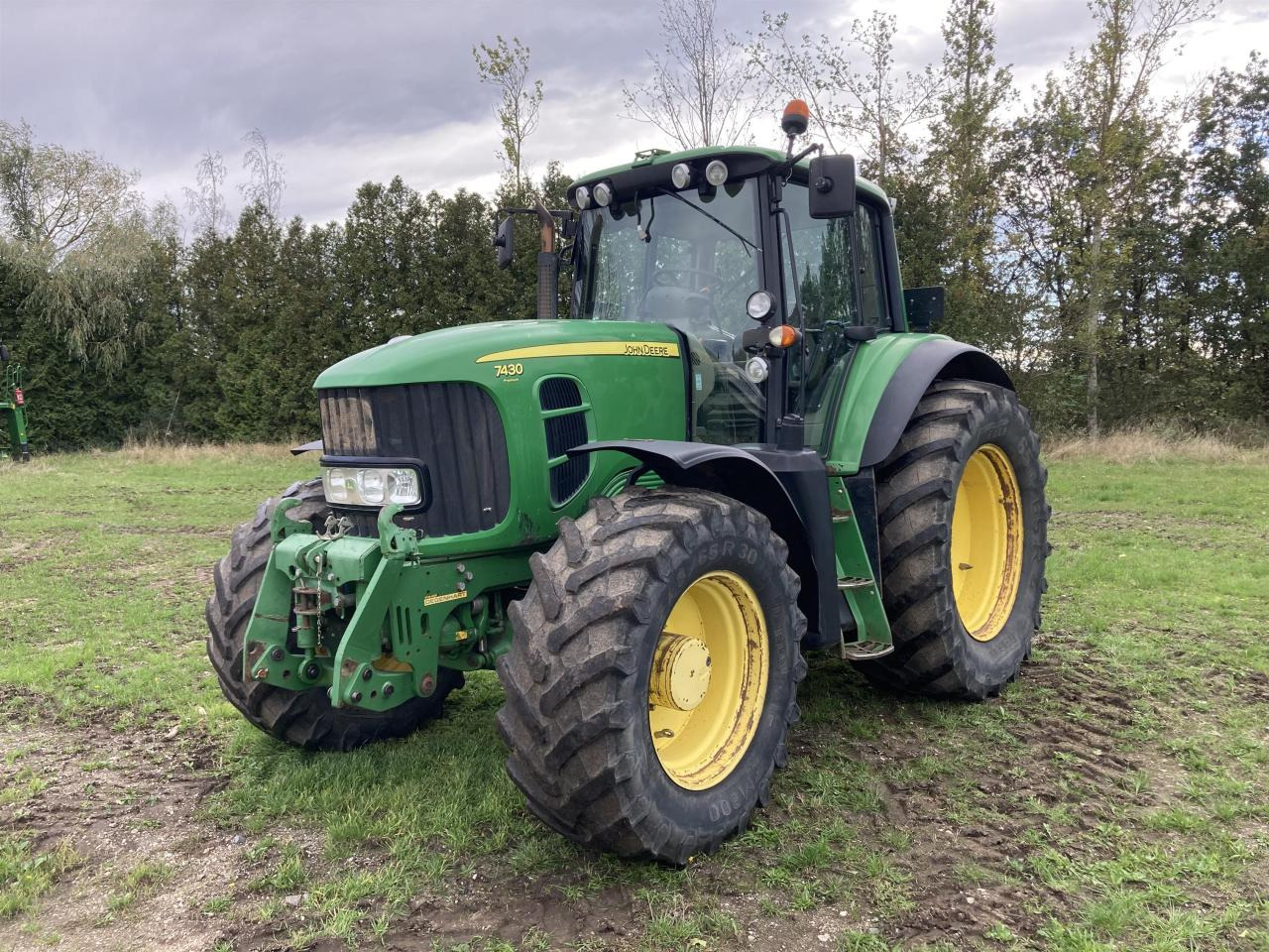 John Deere 7430 - Трактор: фото 1 John Deere 7430 - Трактор: фото 1