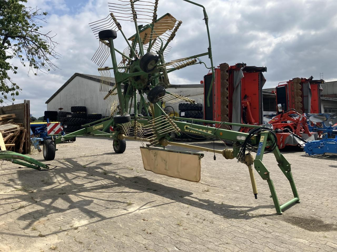 Krone SWADRO 810 - Сеноворошилка: фото 2 Krone SWADRO 810 - Сеноворошилка: фото 2